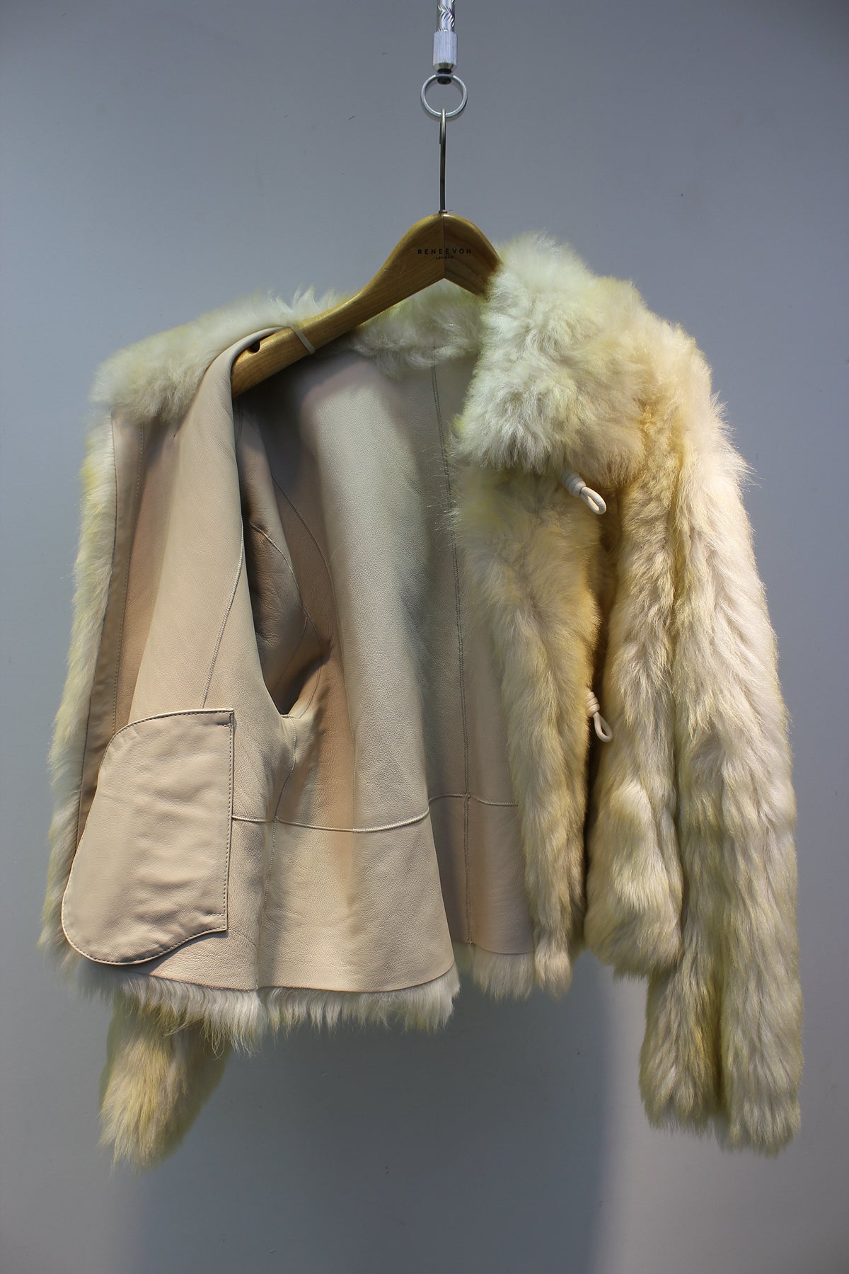 Spanish Tuscan sheepskin one-piece horn buckle short fur