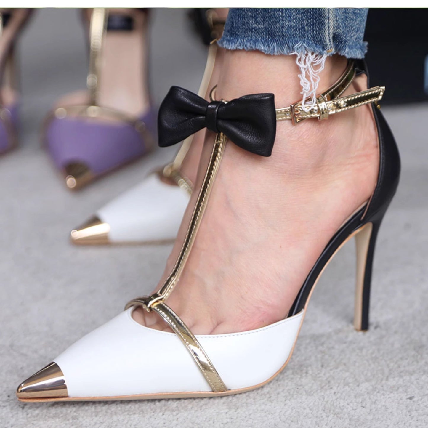 Pointed bow toe cap sandals
