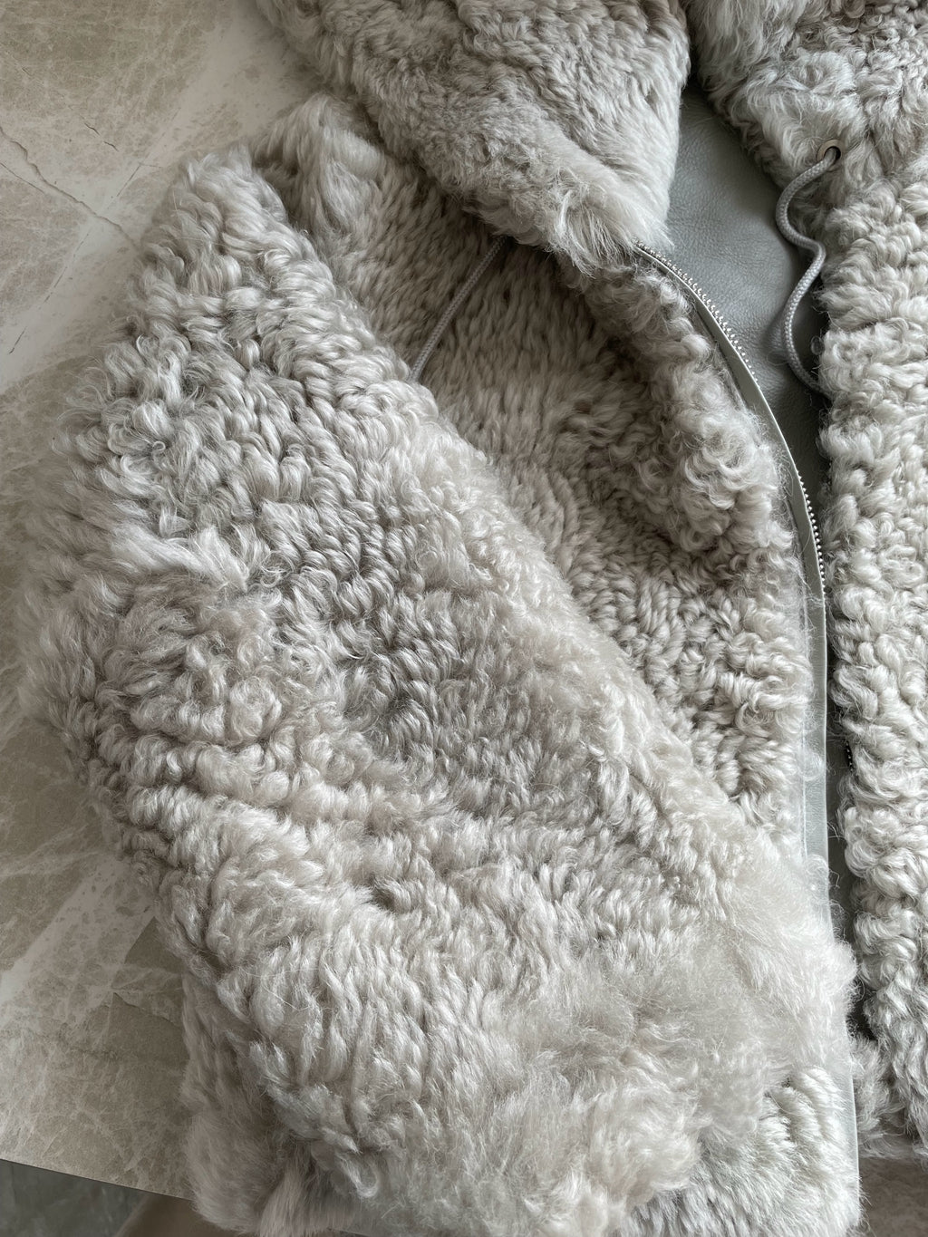 Lmported sheepskin one-piece bear hooded short coat