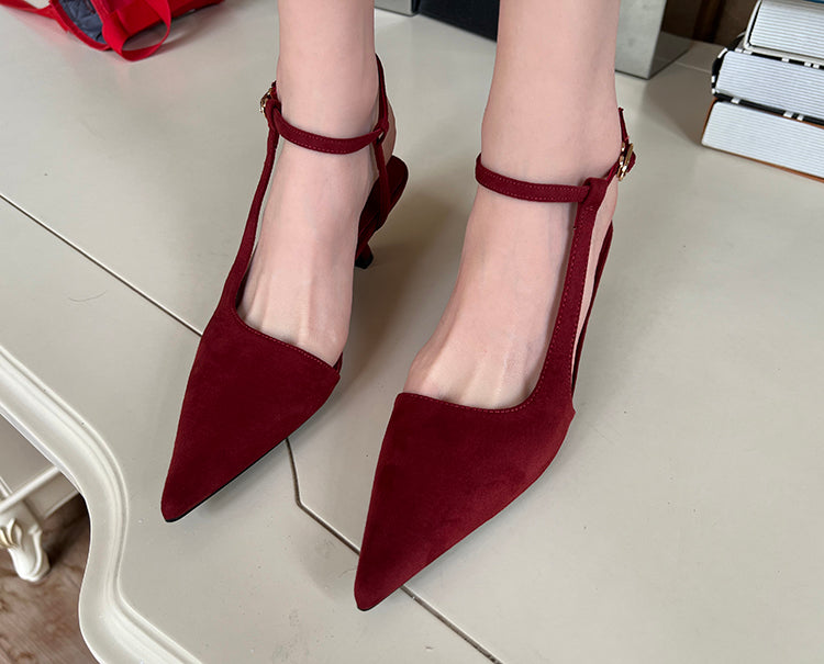 Red pointed toe high-heeled shoes