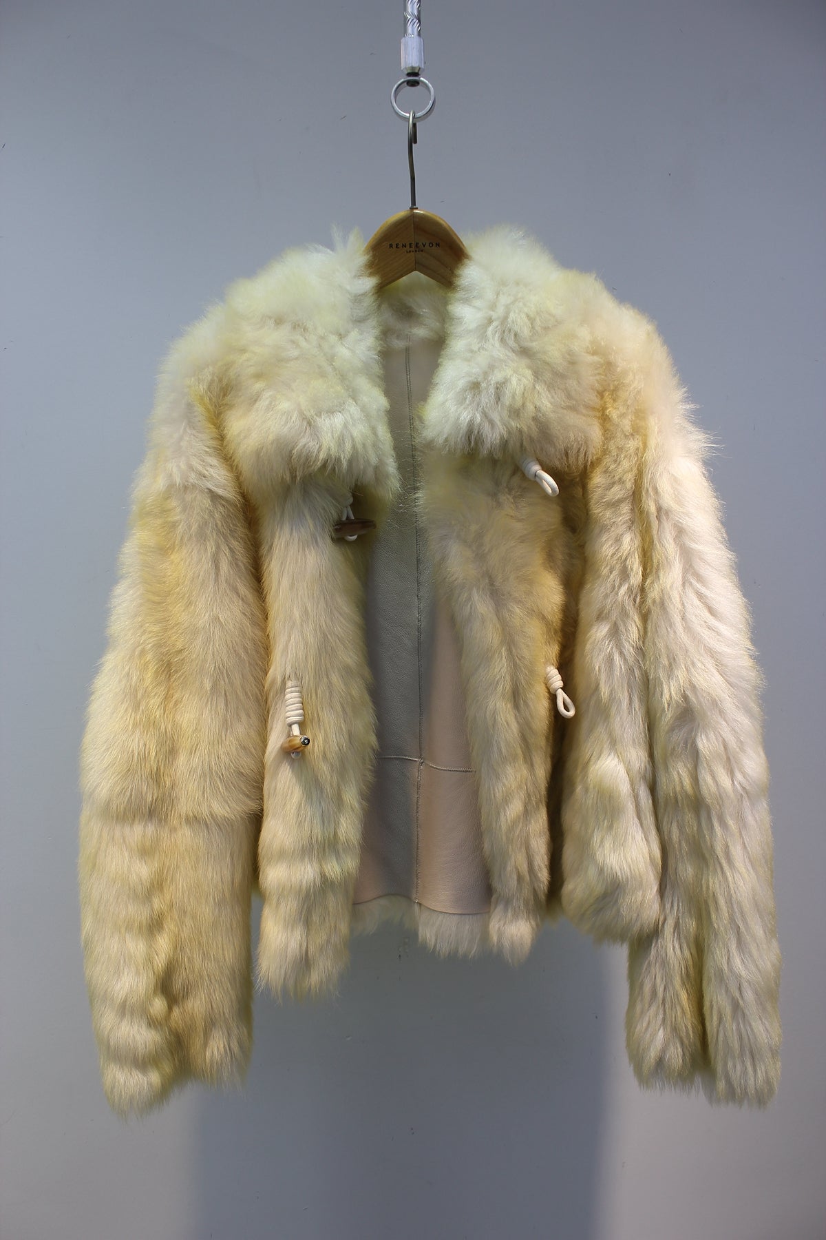 Spanish Tuscan sheepskin one-piece horn buckle short fur