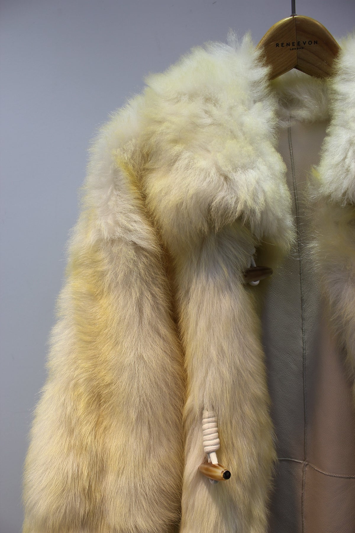Spanish Tuscan sheepskin one-piece horn buckle short fur