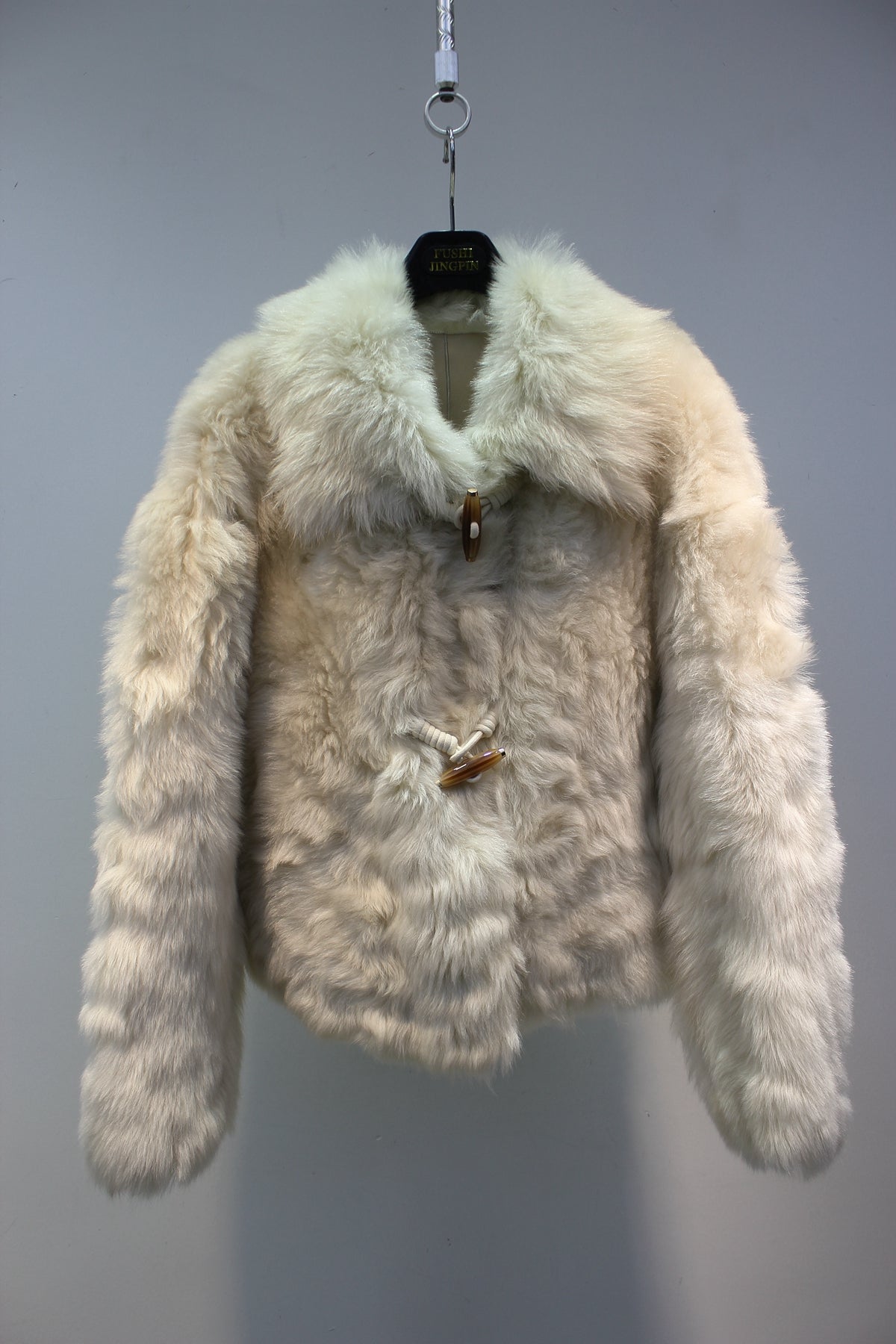 Spanish Tuscan sheepskin one-piece horn buckle short fur