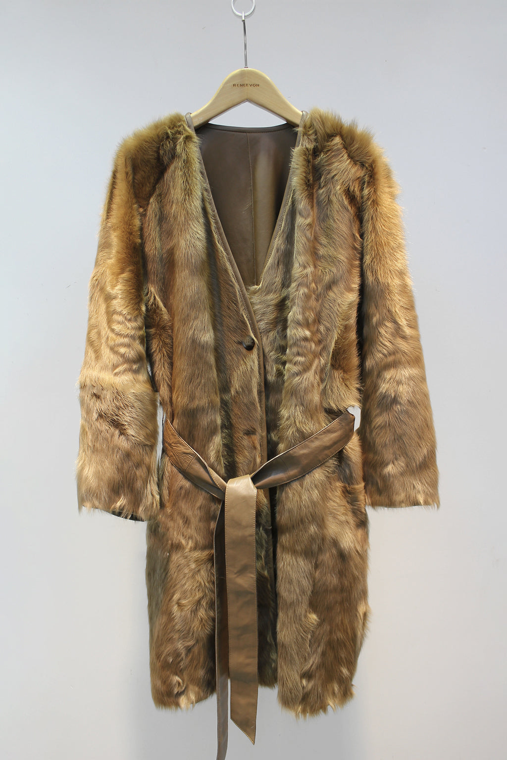 Soft small lake sheep fur one-piece V-neck reversible mid-length fur