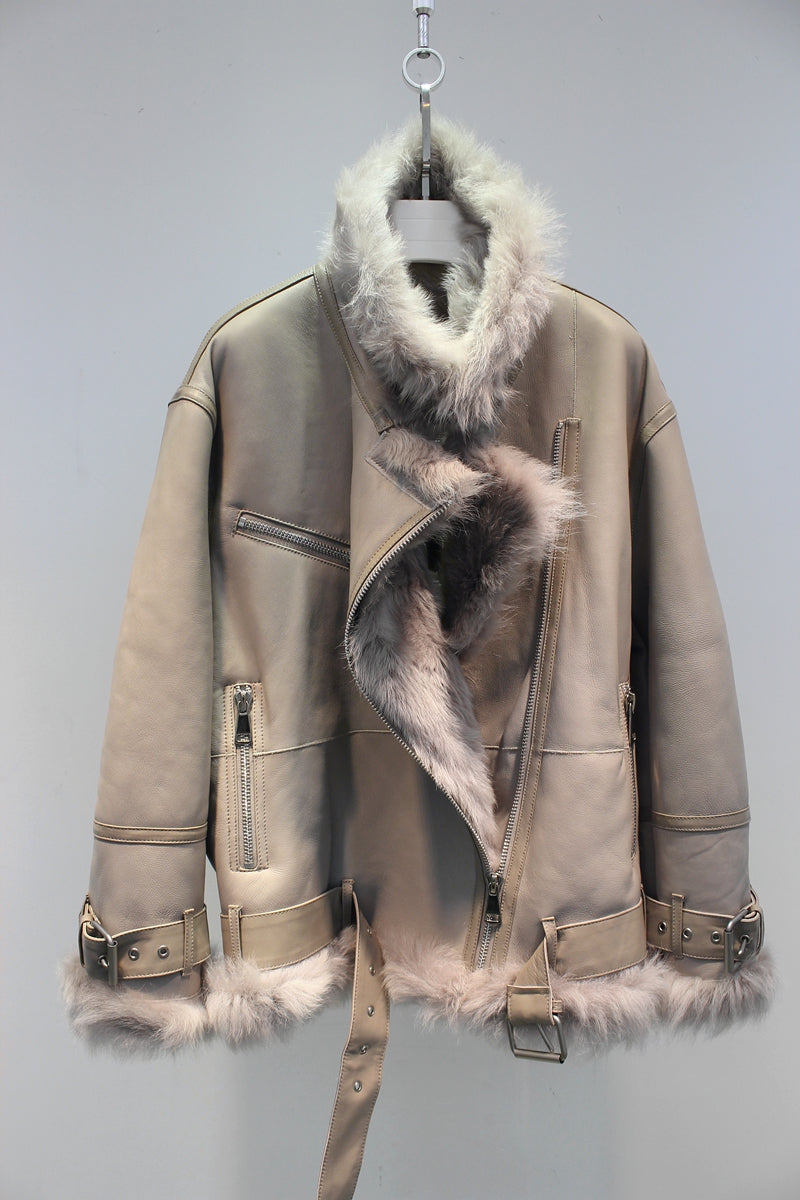 High quality genuine Tuscan fur one-piece glossy silhouette motorcycle jacket
