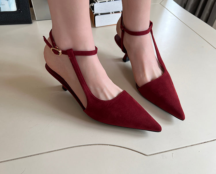 Red pointed toe high-heeled shoes