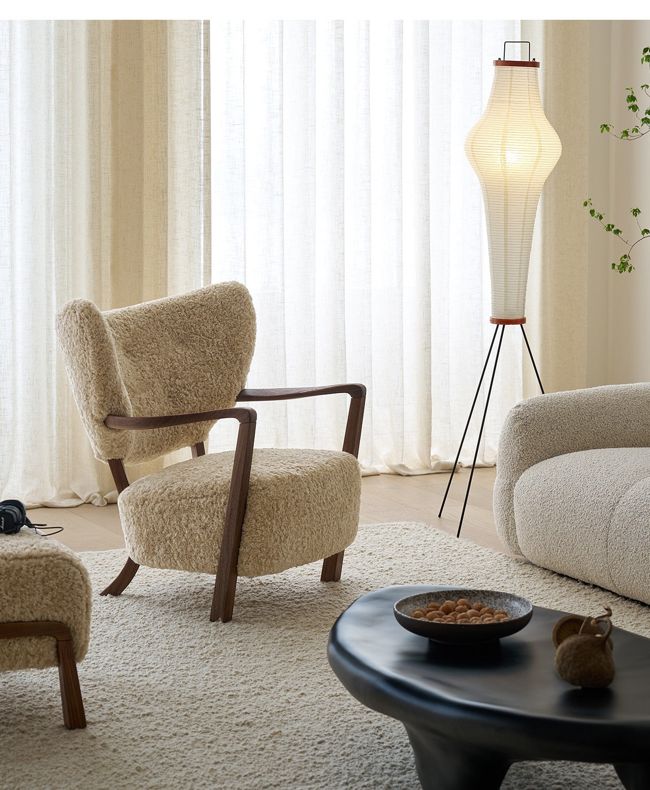 Woolf leisure chair milk tea brown French retro style solid wood mid-century style lamb velvet single sofa chair