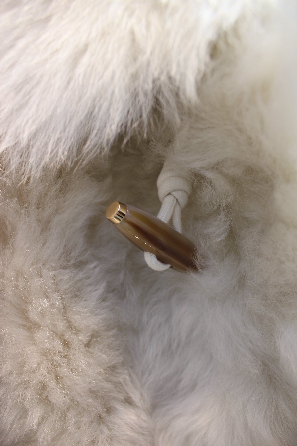 Spanish Tuscan sheepskin one-piece horn buckle short fur