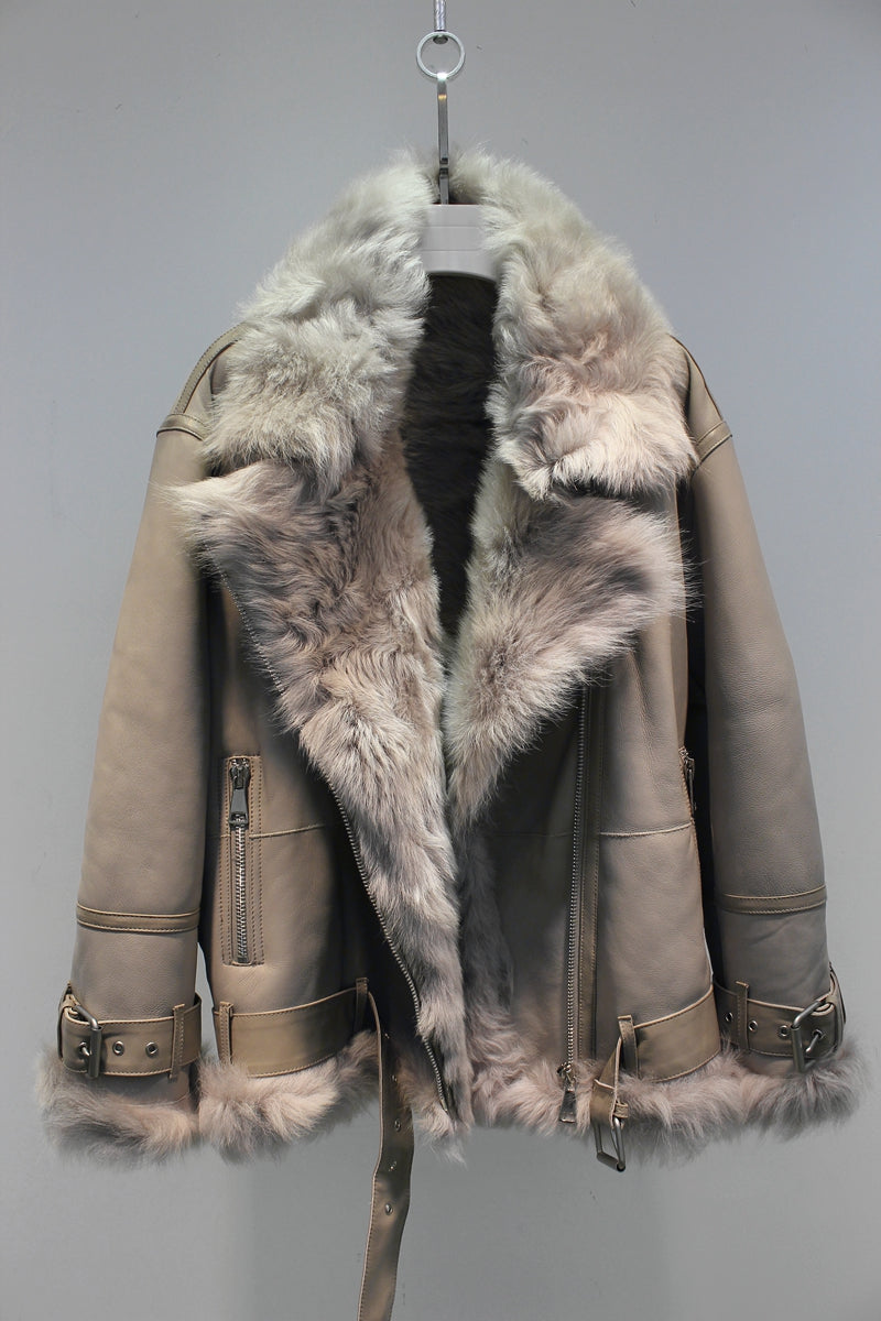High quality genuine Tuscan fur one-piece glossy silhouette motorcycle jacket
