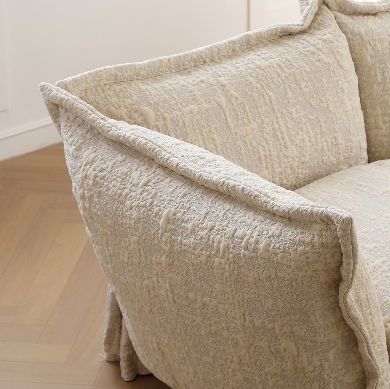 Light French retro petal sofa modern minimalist villa small apartment straight row special-shaped three-seater
