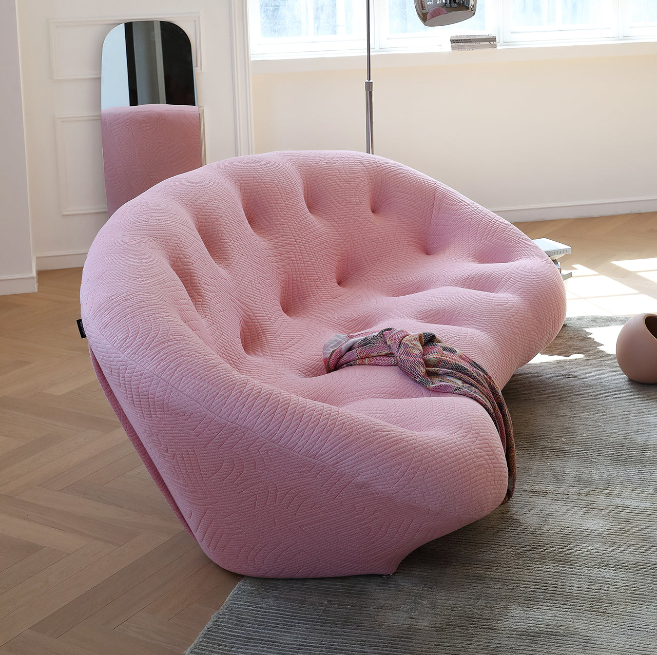Curved fabric sofa modern simple small apartment living room home three-seat shell sofa