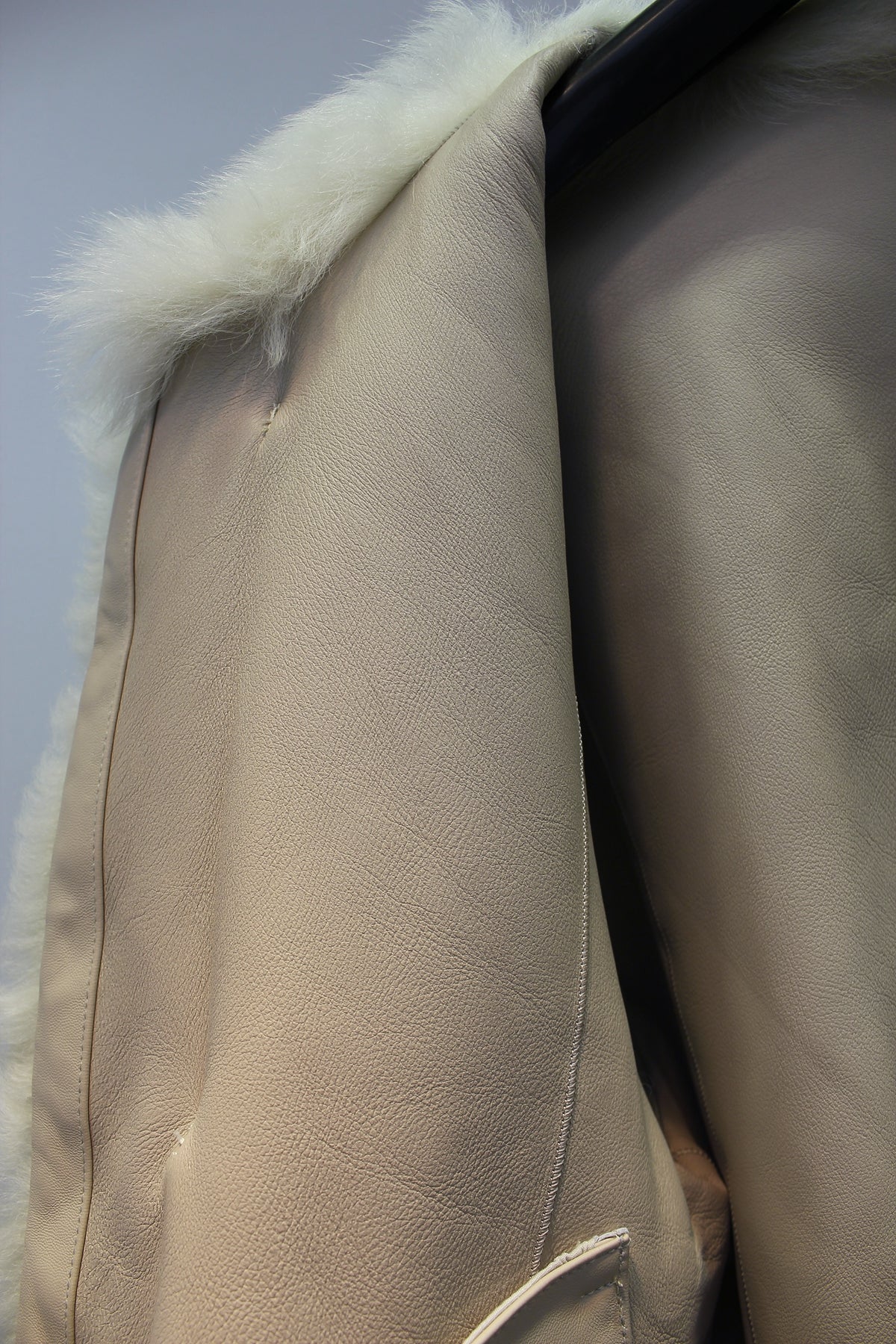 Spanish Tuscan sheepskin one-piece horn buckle short fur