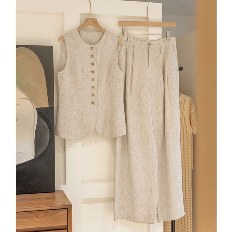 Wear a complete set of high-end casual linen vest and wide-leg pants for a small person