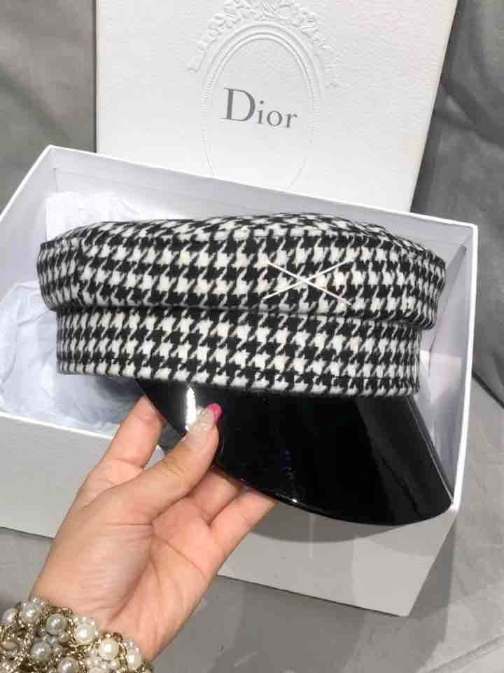 Black and white checked peaked cap, autumn and winter woolen beret