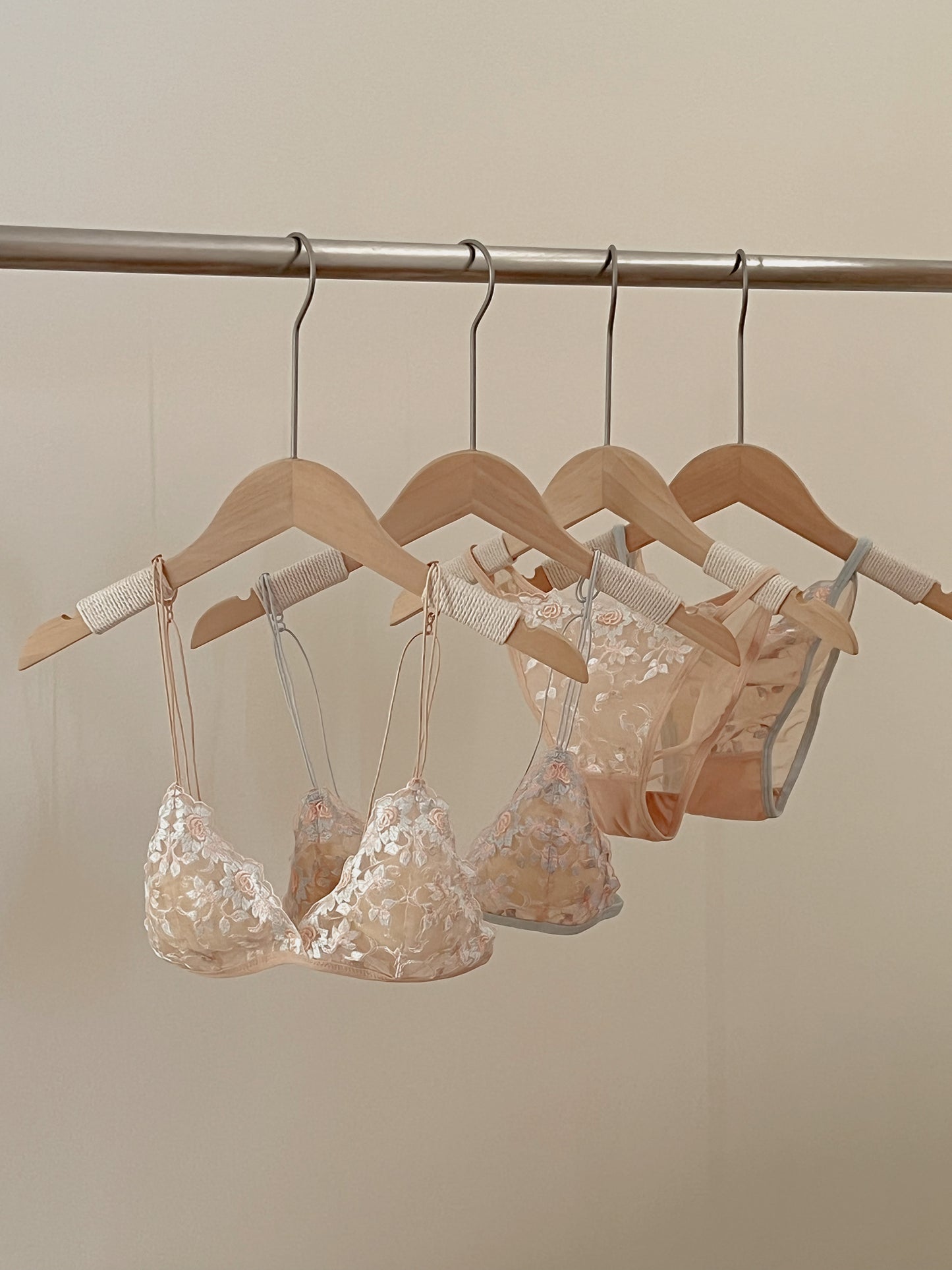 French embroidery flower triangle cup bra