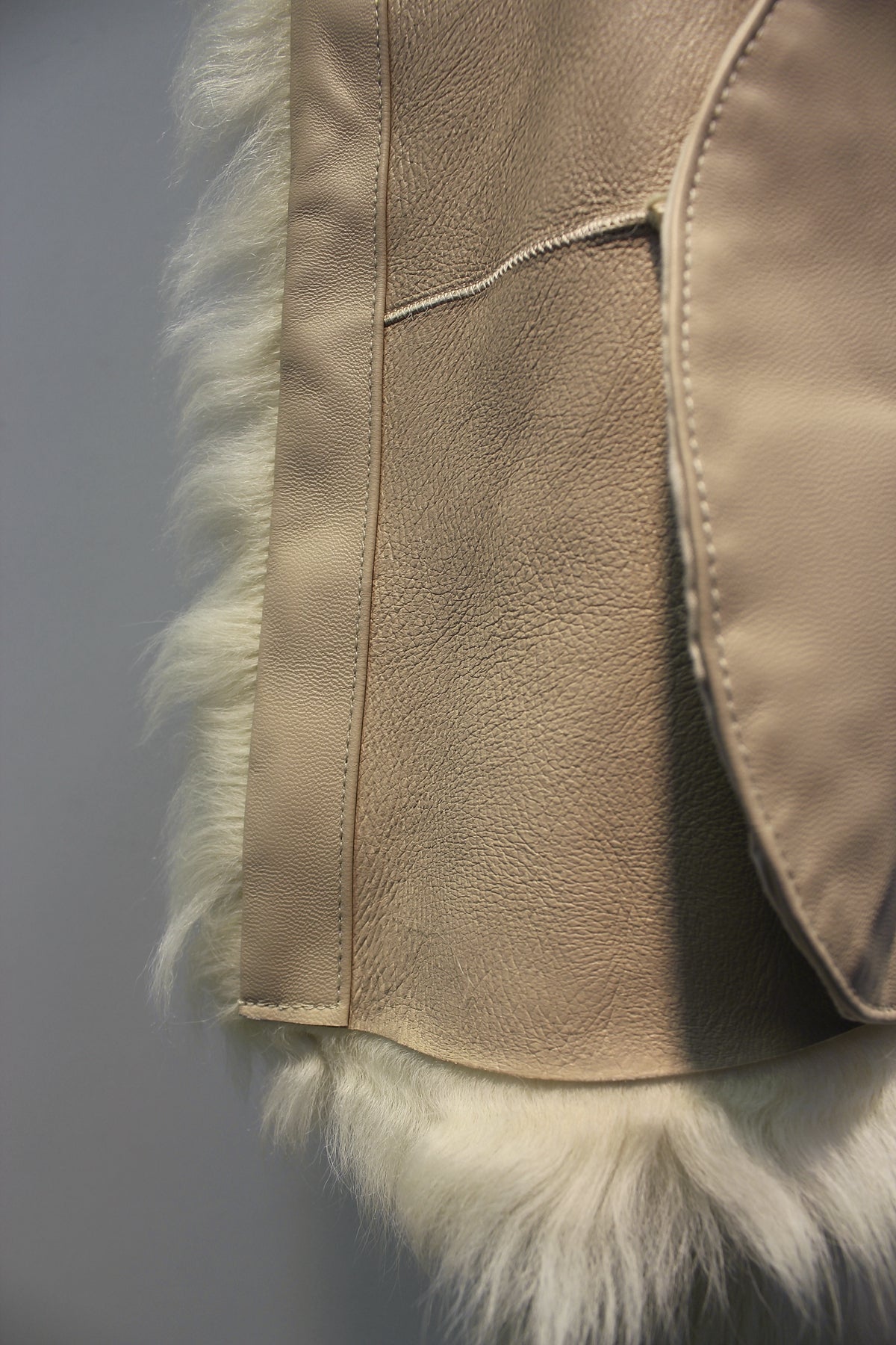 Spanish Tuscan sheepskin one-piece horn buckle short fur