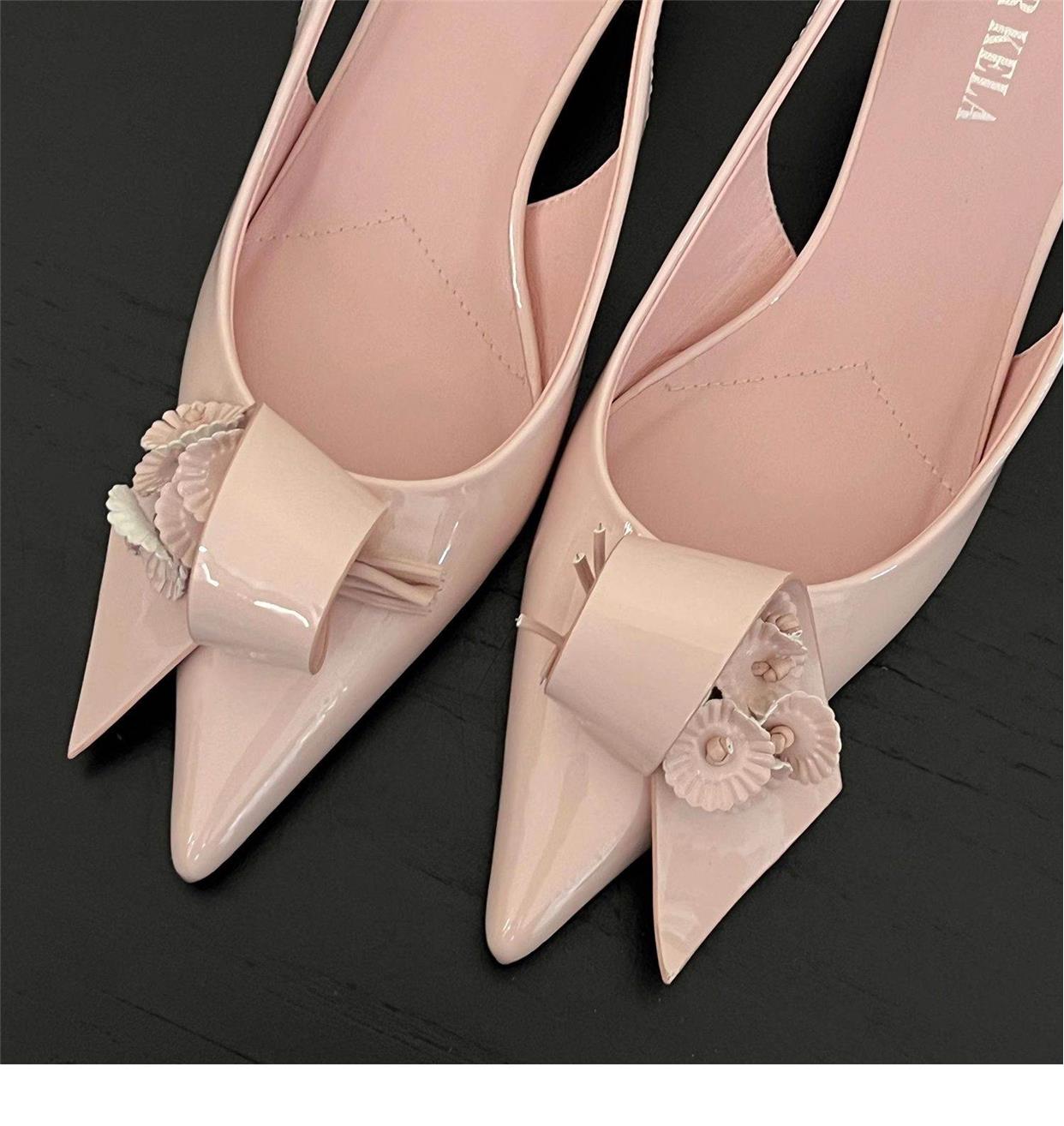 Pointed toe floral sandals