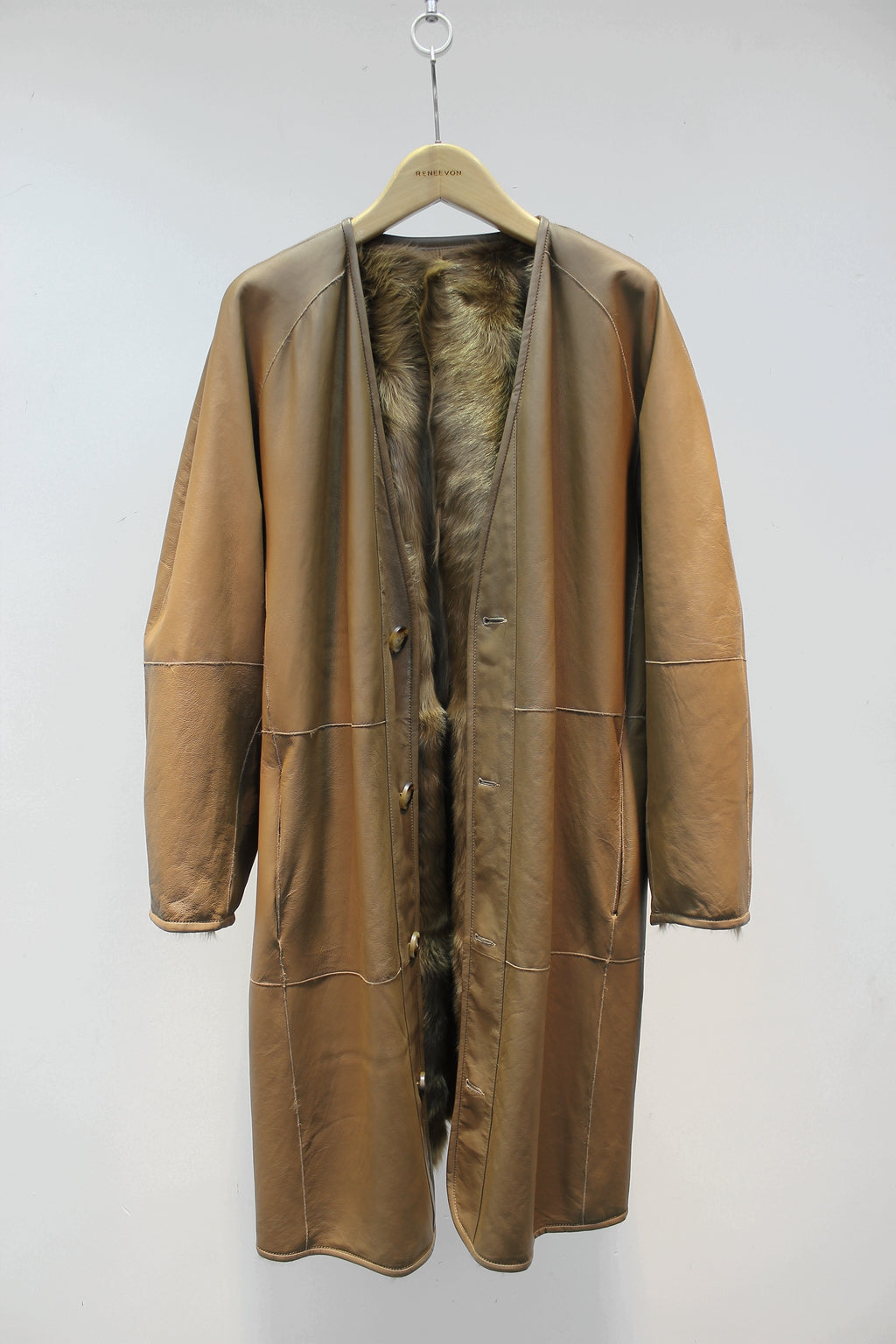 Soft small lake sheep fur one-piece V-neck reversible mid-length fur