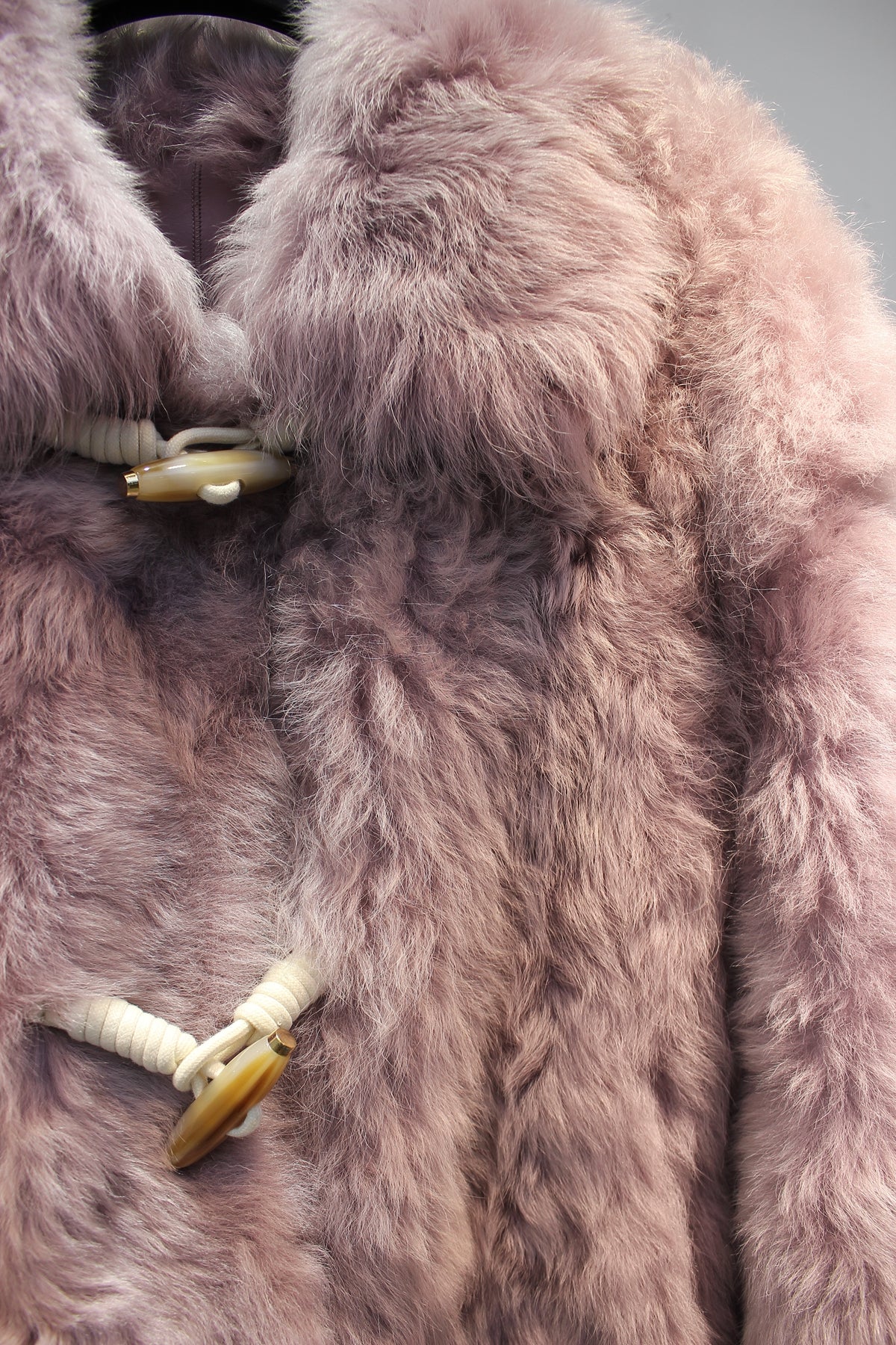 Spanish Tuscan sheepskin one-piece horn buckle short fur