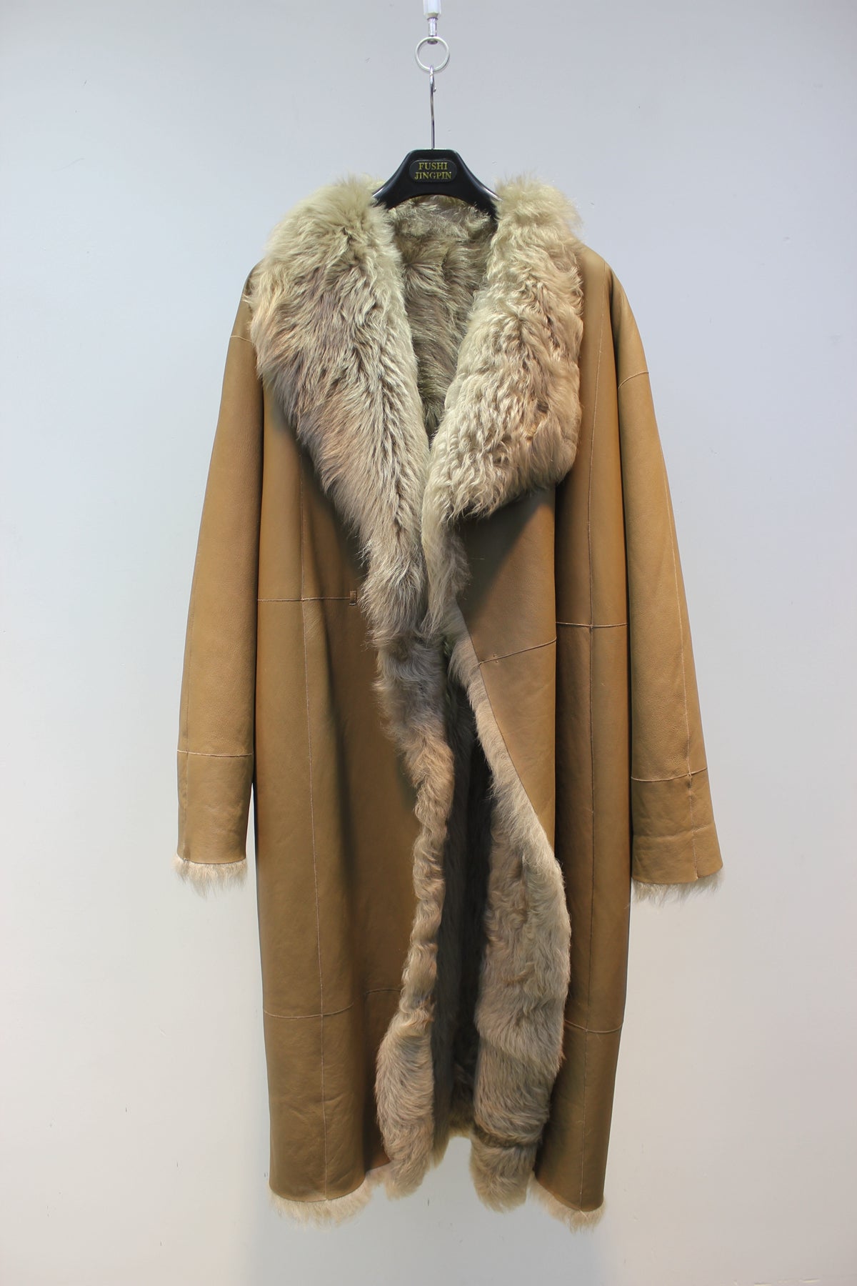 Palace-level Spanish Little Tuscan sheepskin all-in-one mid-length coat