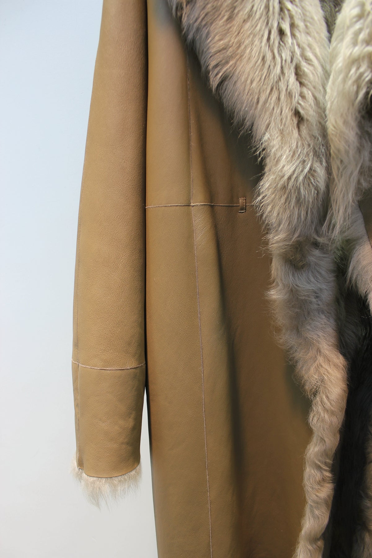 Palace-level Spanish Little Tuscan sheepskin all-in-one mid-length coat