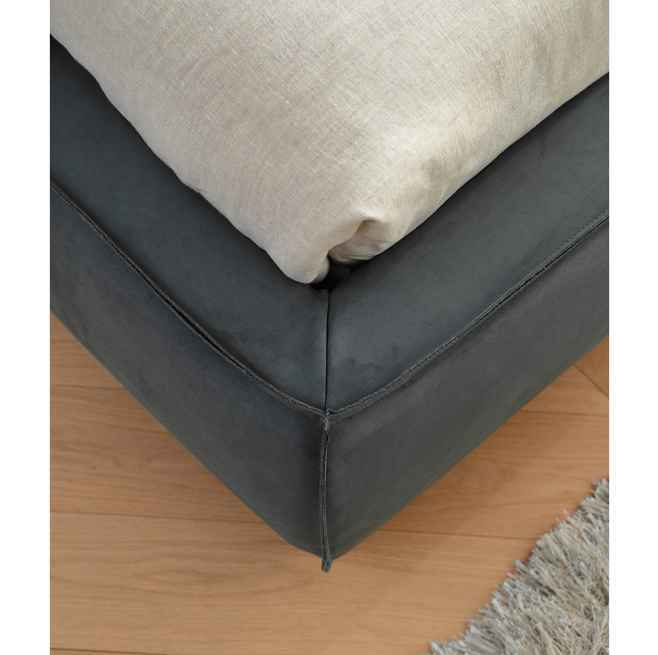 Elephant ears light luxury floor-to-ceiling bed master bedroom Italian retro double fabric bed