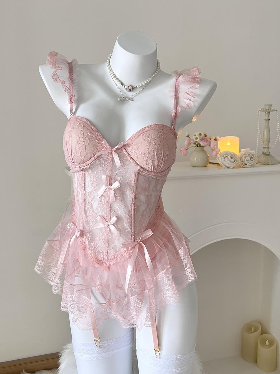Small breasts are pushed up to look bigger, fishbone bra with breast pads