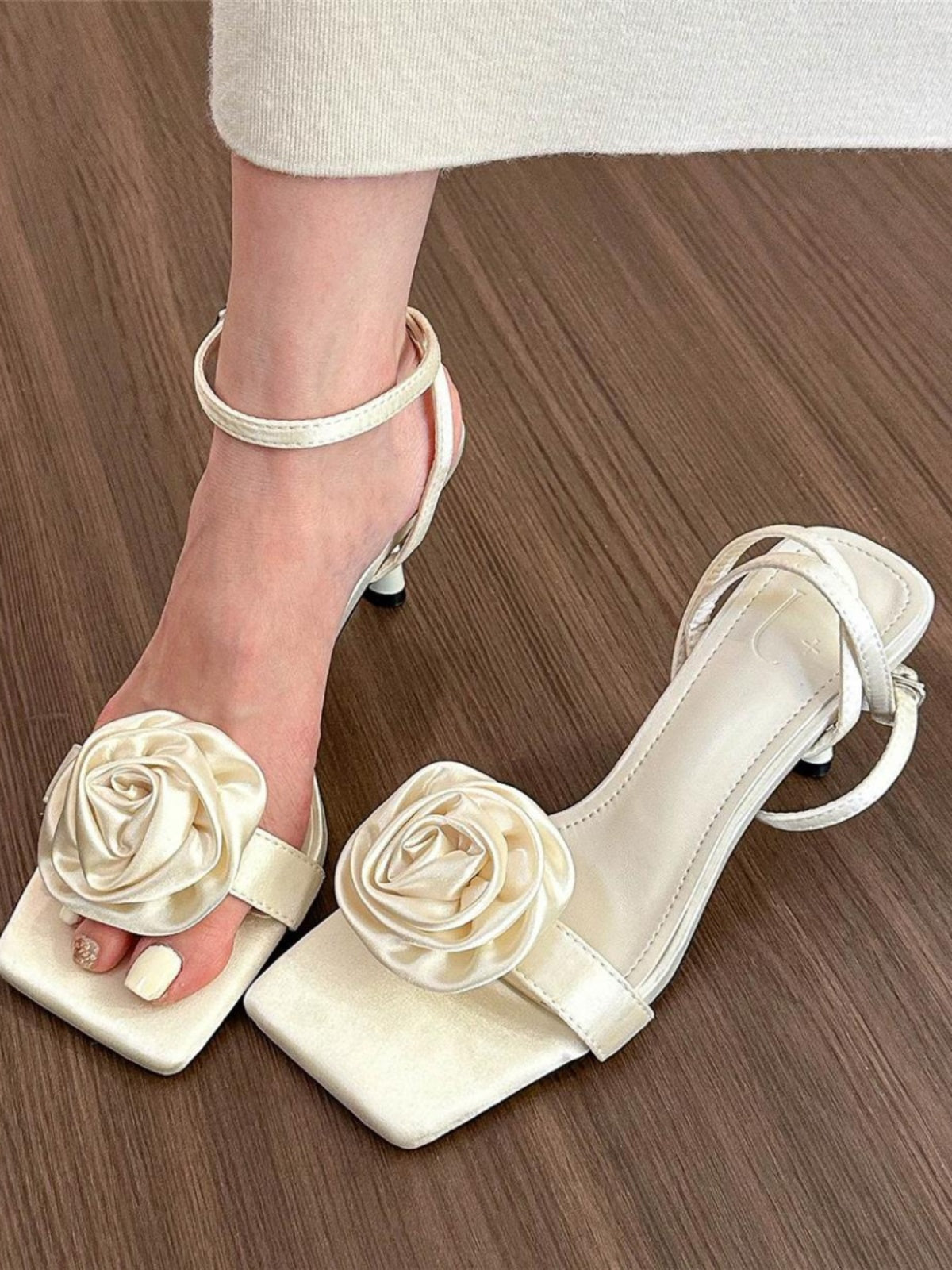 Square toe flower strap stiletto high heels