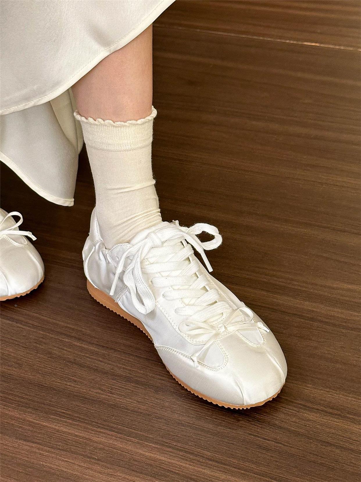 White bow casual flat sneakers