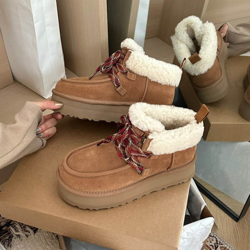 Thick-soled snow boots