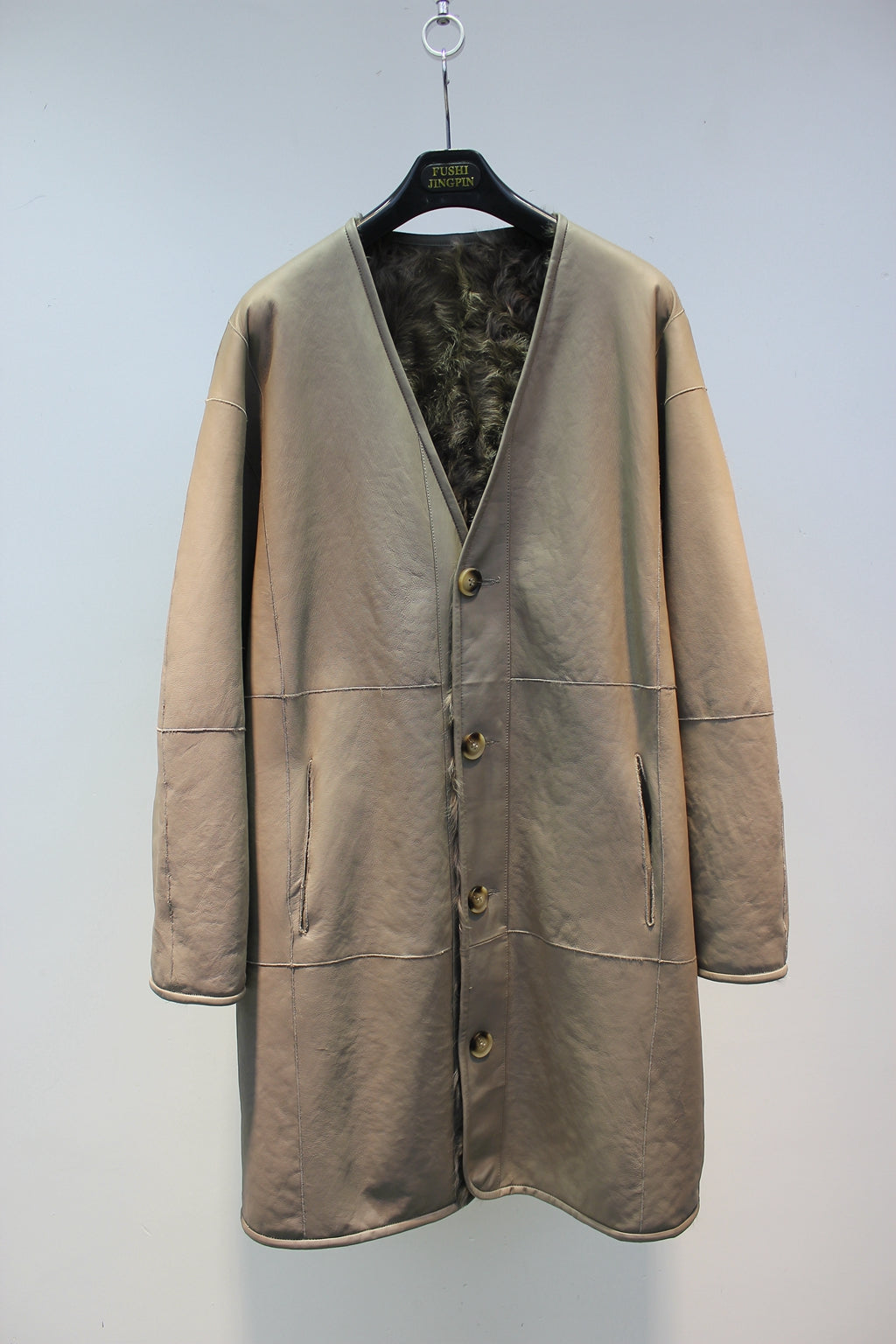 Soft small lake sheep fur one-piece V-neck reversible mid-length fur