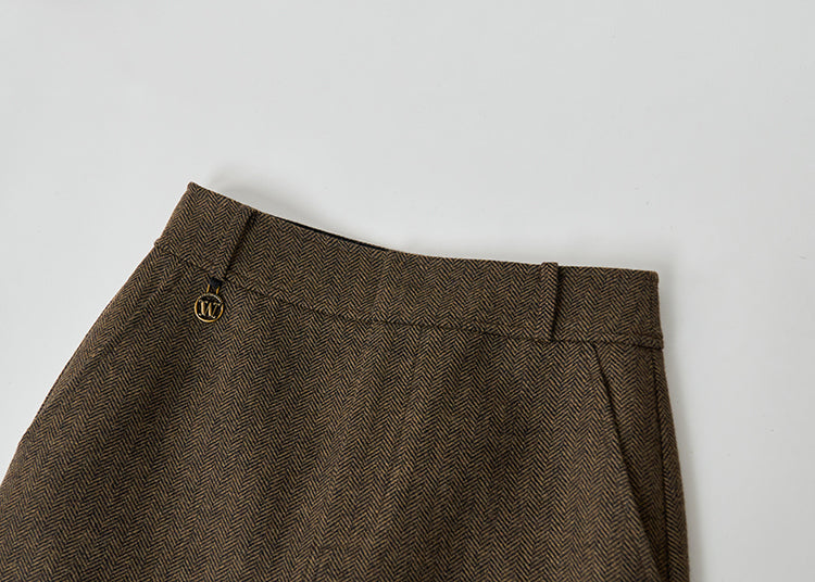 Retro floral brown herringbone wool skirt shows high-profile silhouette