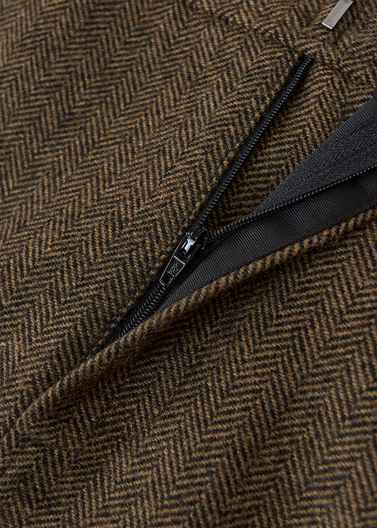Retro floral brown herringbone wool skirt shows high-profile silhouette