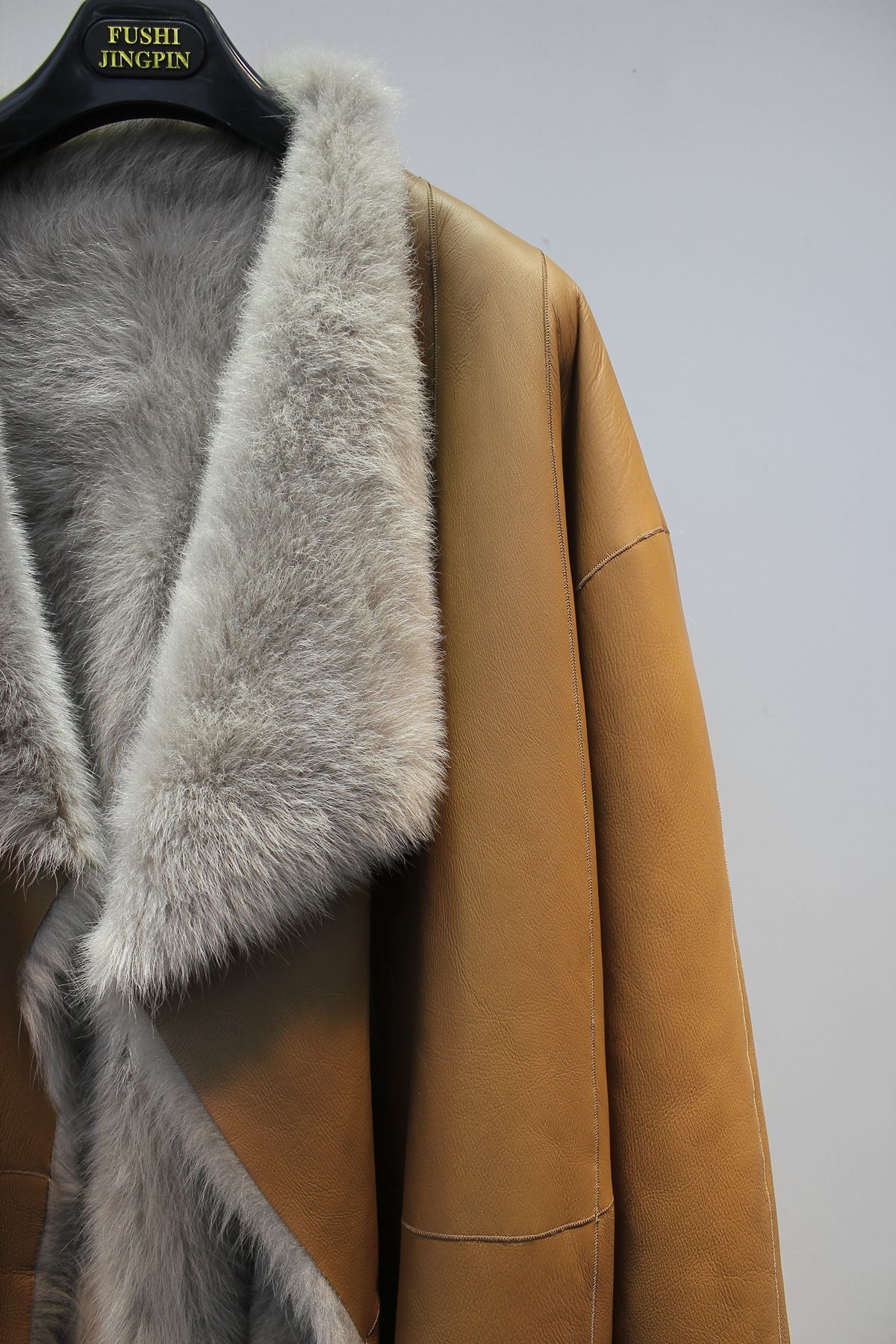 Palace-level Spanish Little Tuscan sheepskin all-in-one mid-length coat