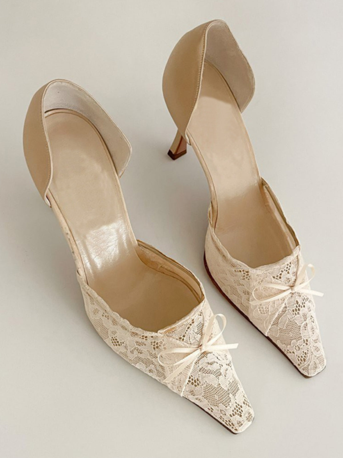 Retro lace bow high heels