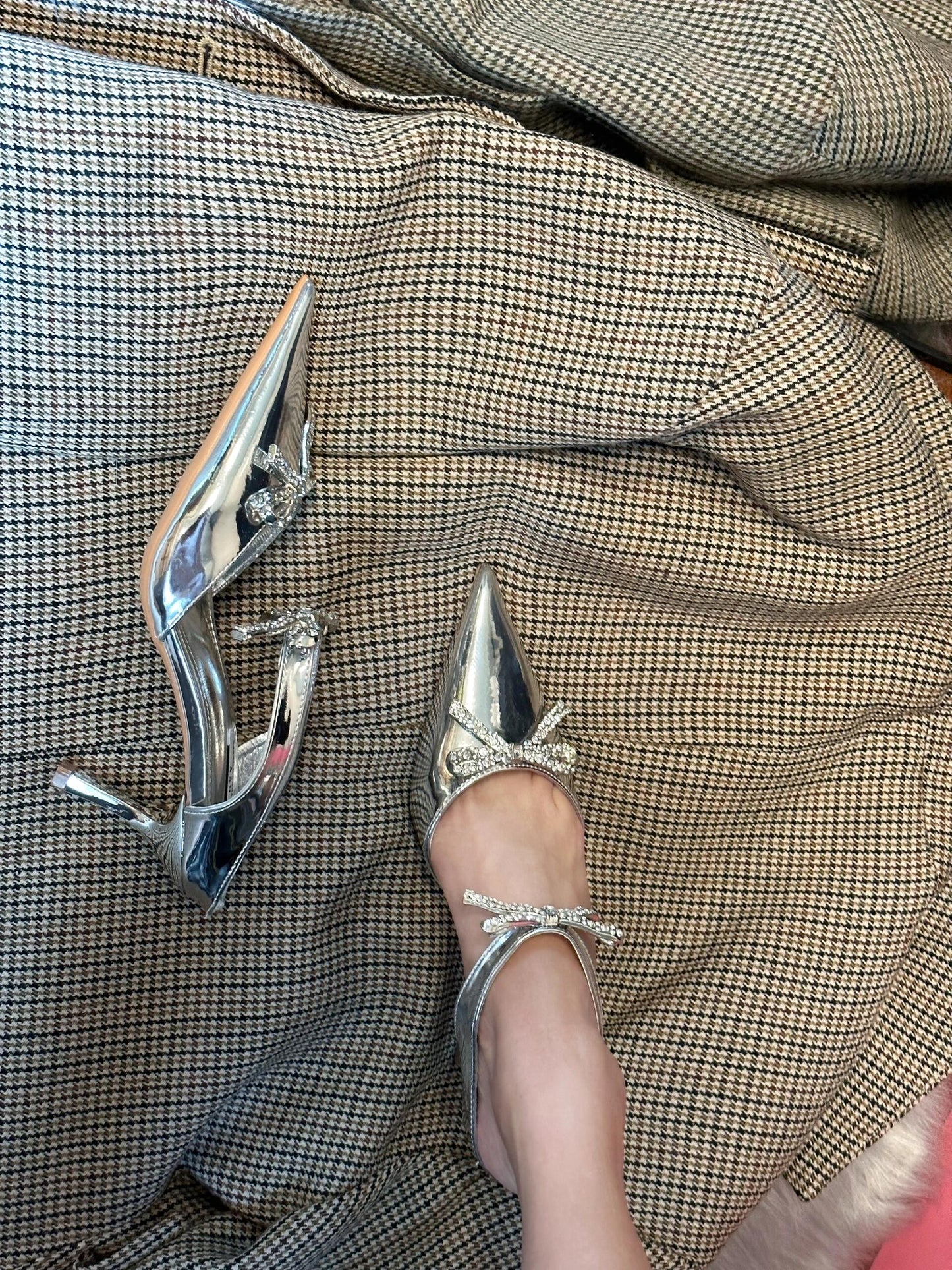 Silver toe rhinestone bow slippers