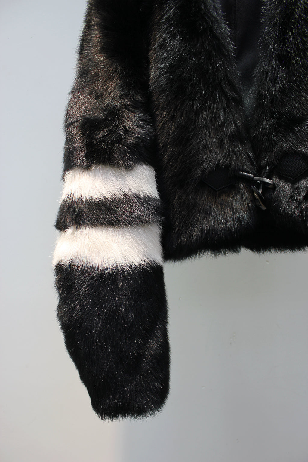 Imported Tuscan leather V-neck contrasting style fur jacket
