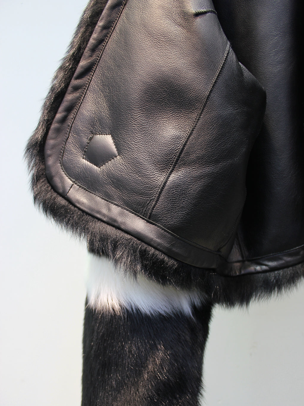 Imported Tuscan leather V-neck contrasting style fur jacket