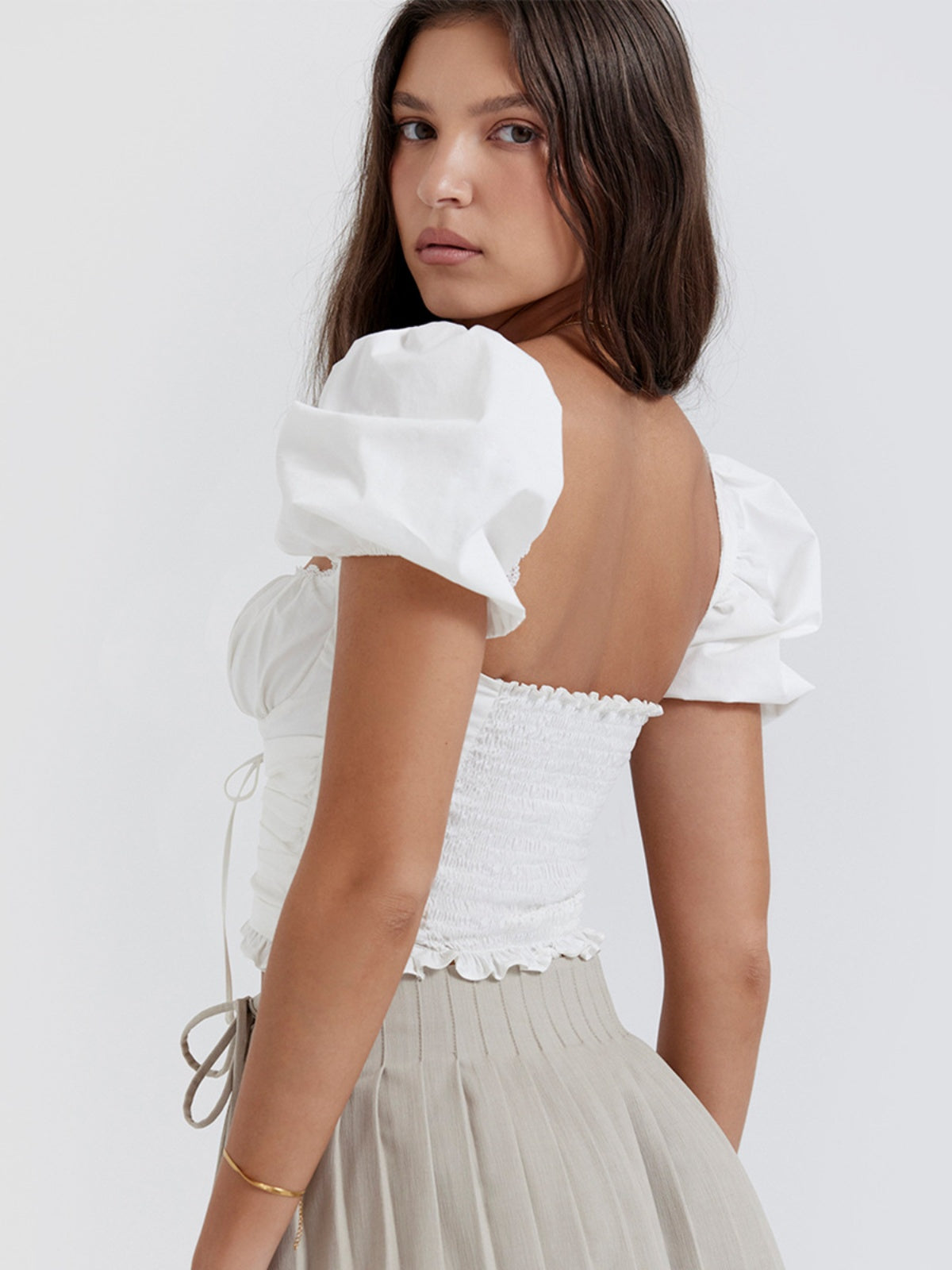 Square neck, puff sleeves, navel-baring waist, backless short sleeves