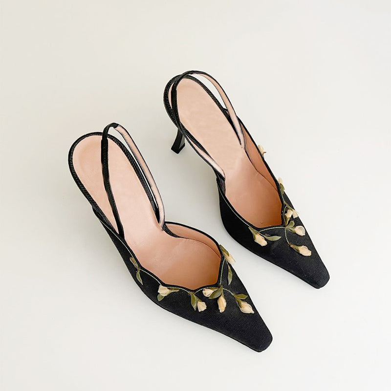 Retro pointed toe flower embroidered high heels