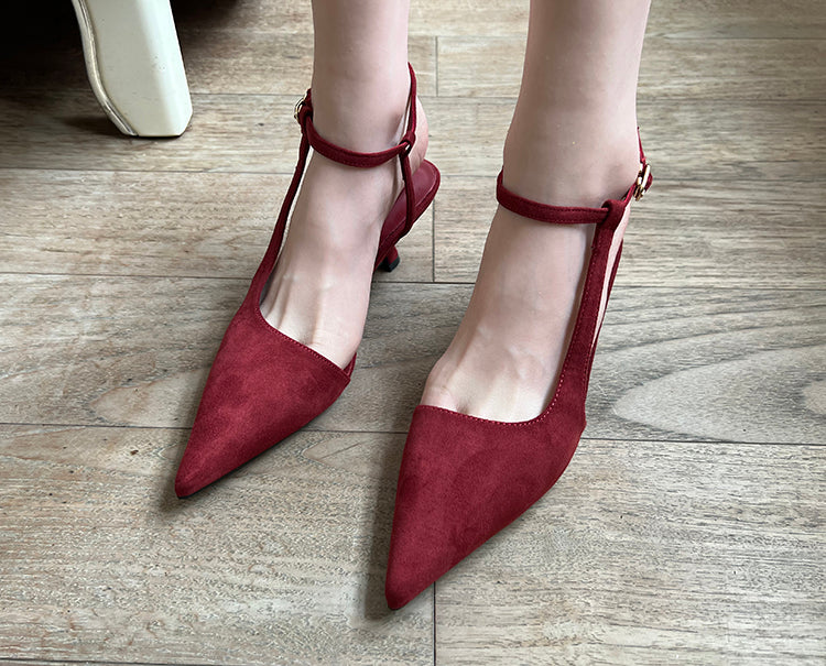 Red pointed toe high-heeled shoes