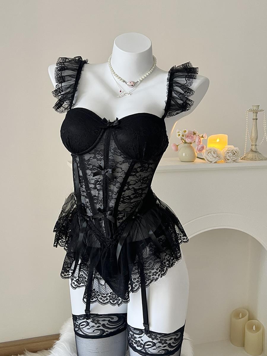 Small breasts are pushed up to look bigger, fishbone bra with breast pads