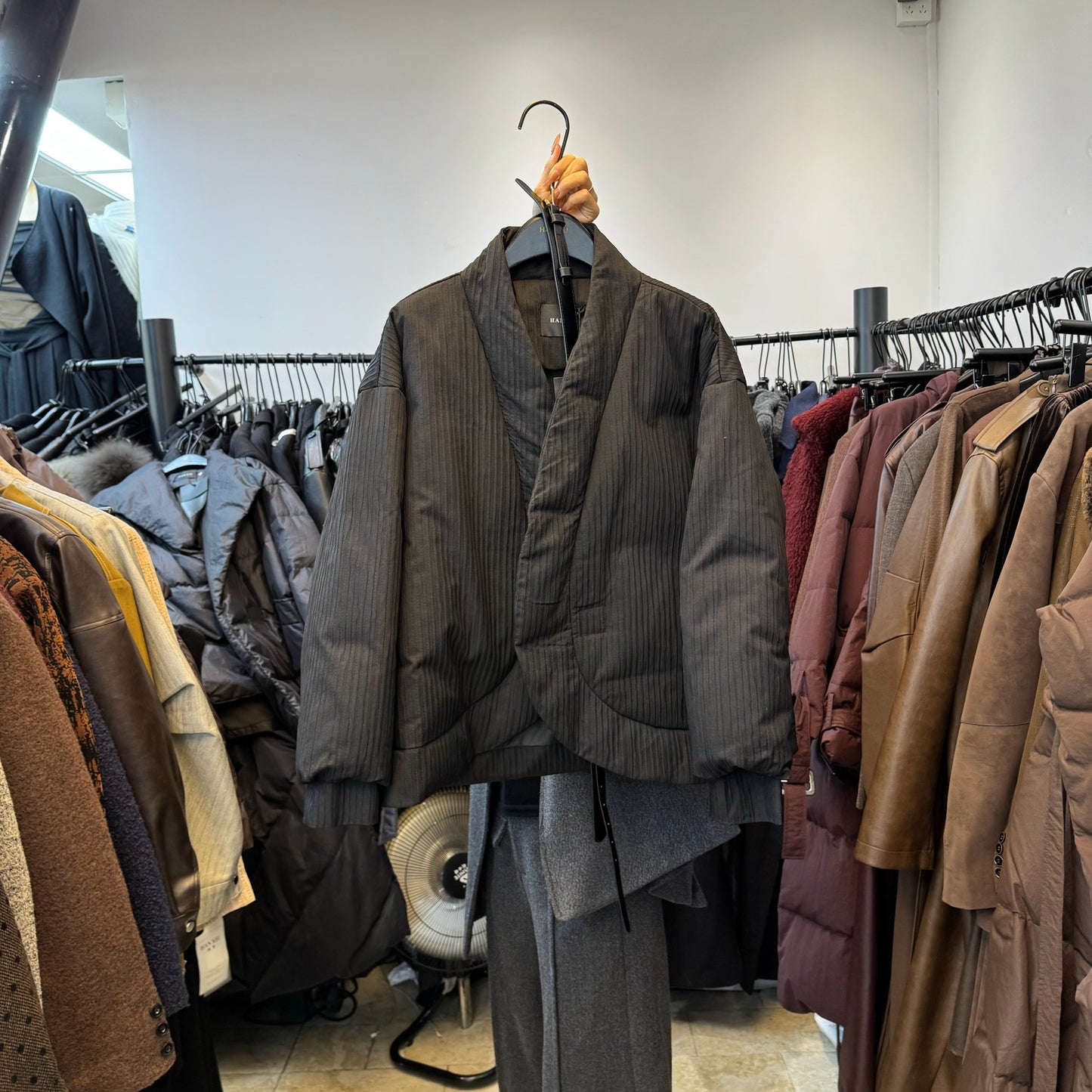 Short V-neck waist thick down jacket