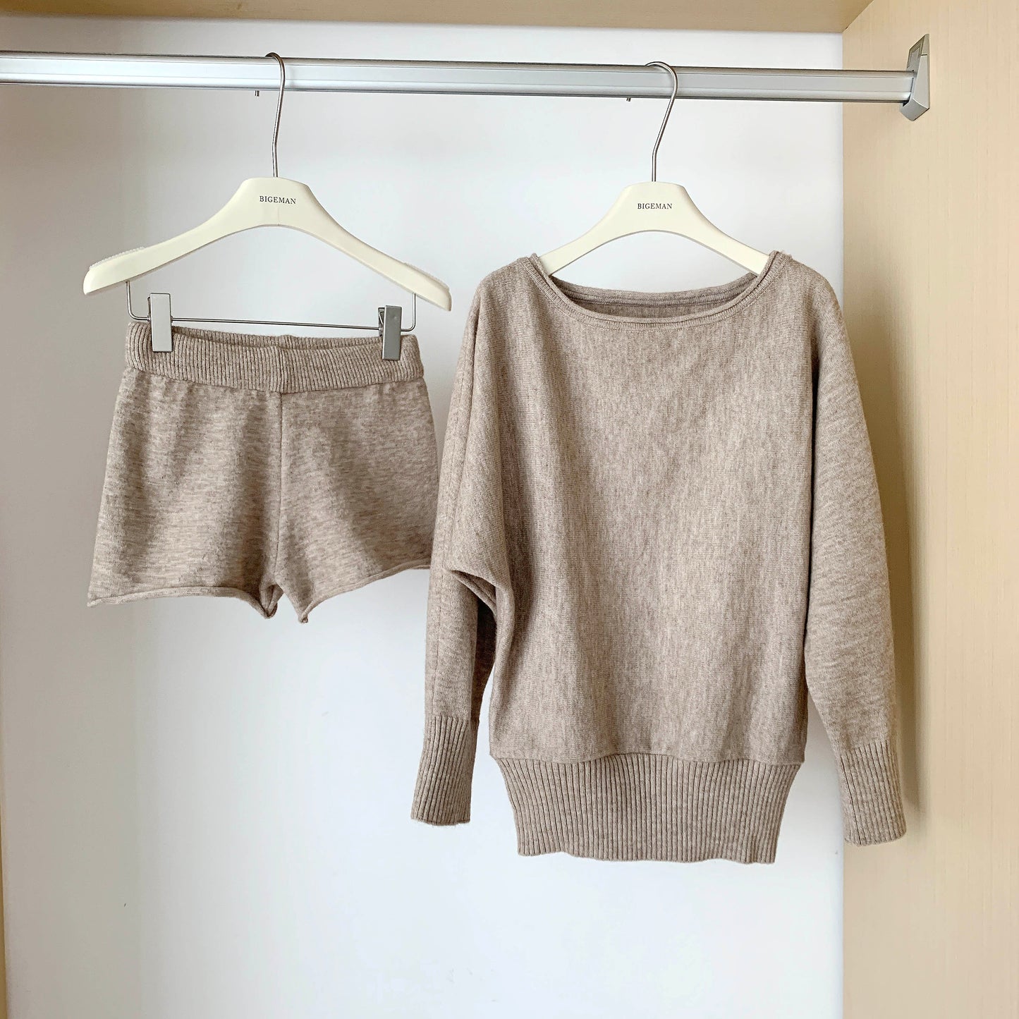 Wool off-shoulder sweater and shorts set