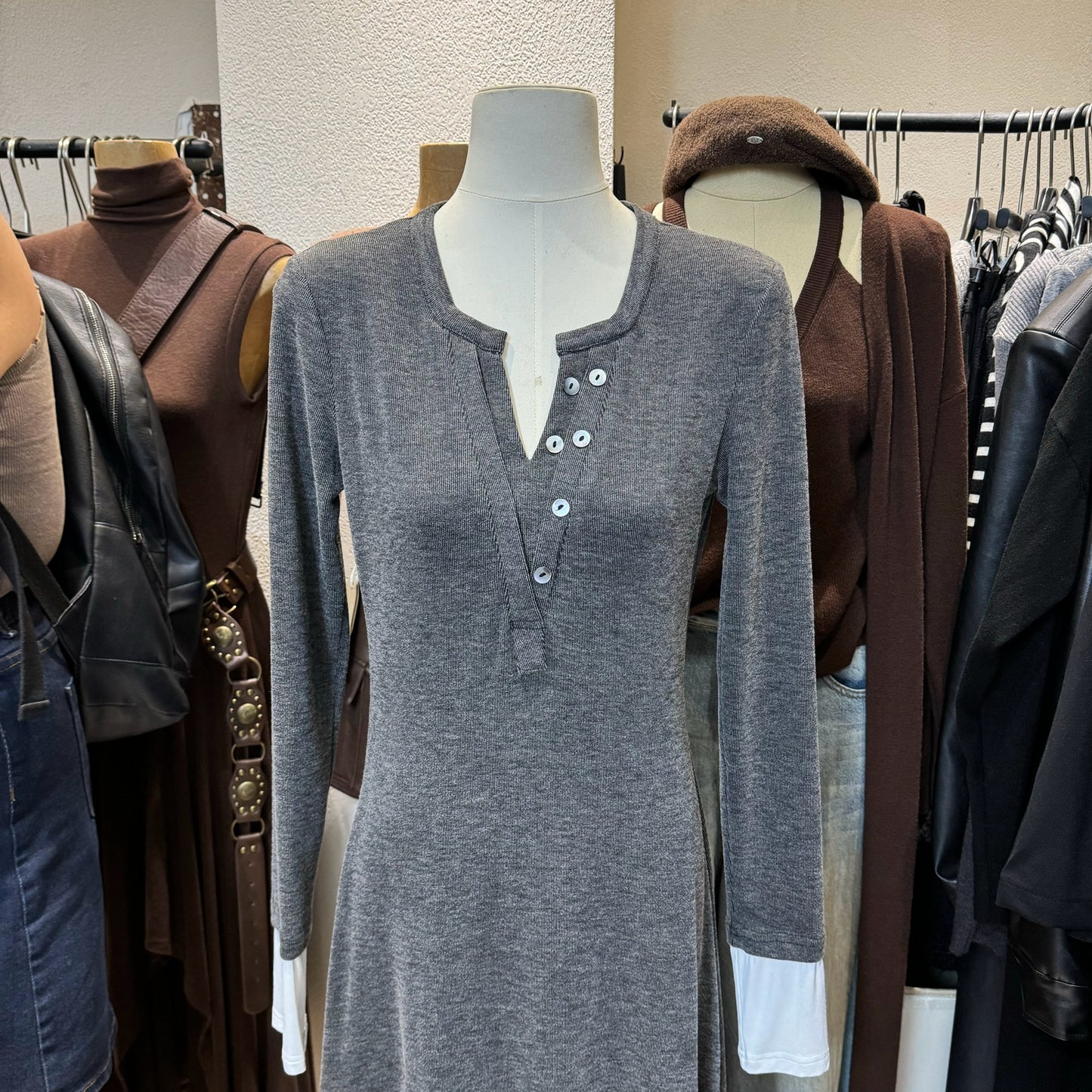 Round neck long sleeve knitted dress