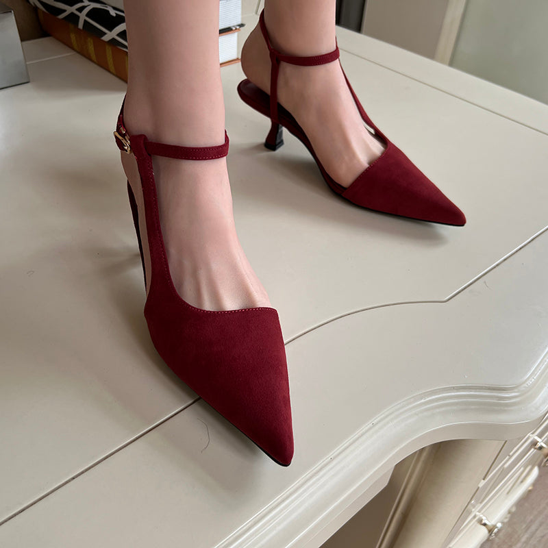 Red pointed toe high-heeled shoes