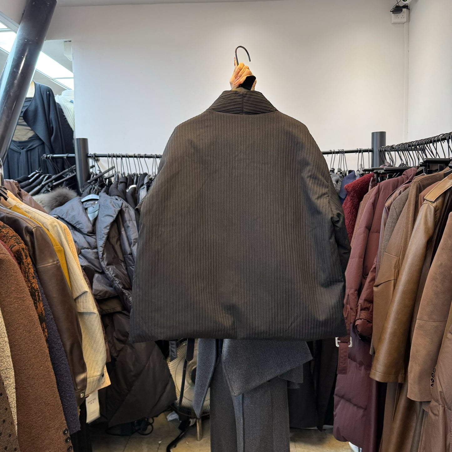 Short V-neck waist thick down jacket
