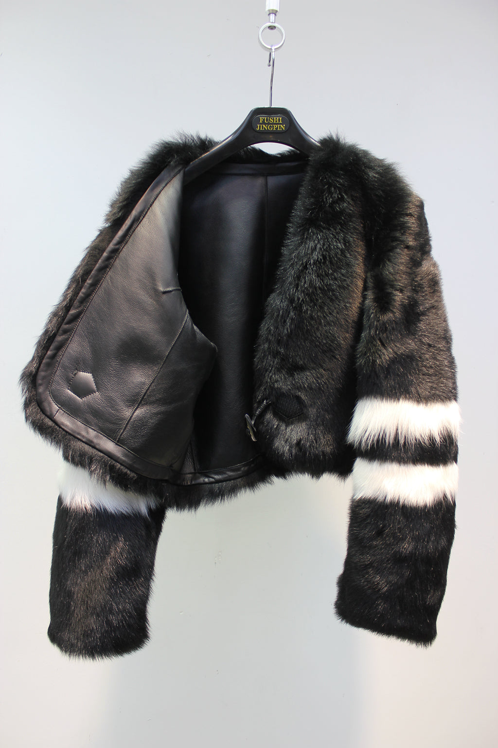 Imported Tuscan leather V-neck contrasting style fur jacket