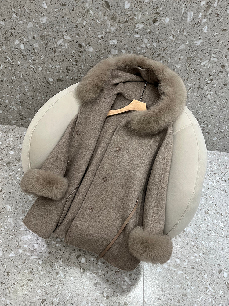 Short fox fur hooded cape