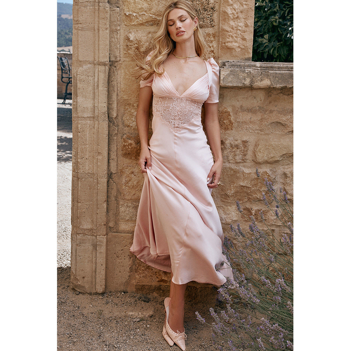 Puff-sleeved lace paneled waistless pink dress